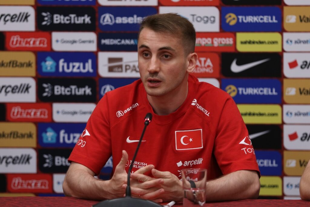 WM-Ansage in Arizona: Kerem Aktürkoglu verspricht den Fans eine historische Jagd nach dem Weltmeister-Erfolg! WM-Ansage in Arizona: Kerem Aktürkoglu verspricht den Fans eine historische Jagd nach dem Weltmeister-Erfolg!