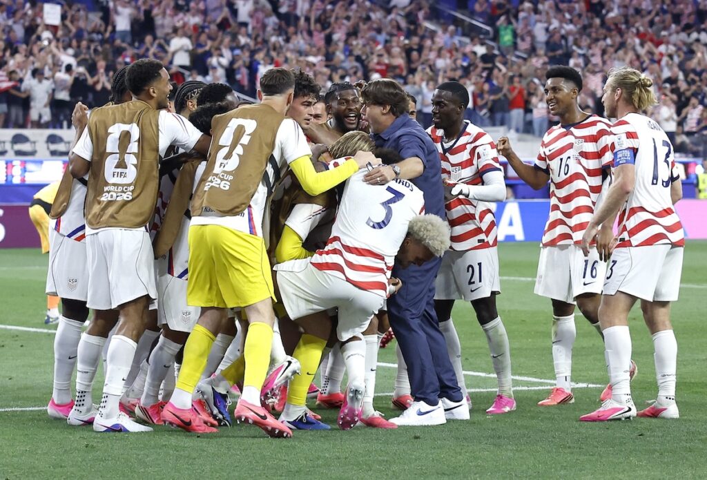 Co-Gastgeber USA überrollt Paraguay mit 4:1 und schickt eine furchteinflößende WM-Warnung an die Türkei! Co-Gastgeber USA überrollt Paraguay mit 4:1 und schickt eine furchteinflößende WM-Warnung an die Türkei!
