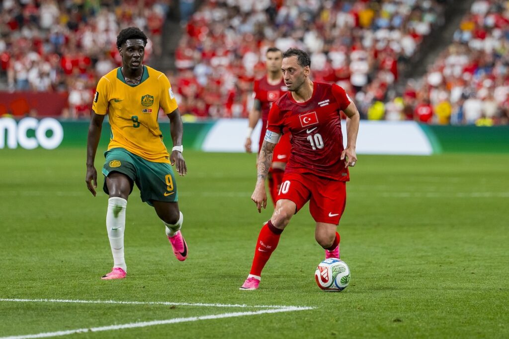 WM: Türkei beißt sich an Australiens Abwehrbollwerk die Zähne aus und unterliegt zum Auftakt mit 0:2 WM: Türkei beißt sich an Australiens Abwehrbollwerk die Zähne aus und unterliegt zum Auftakt mit 0:2