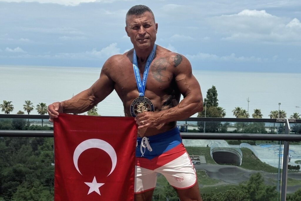 Bodybuilding: Vom Dienst auf die internationale Bühne: Bolus Polizeidirektor Türker Uygur sichert sich den Weltmeistertitel!