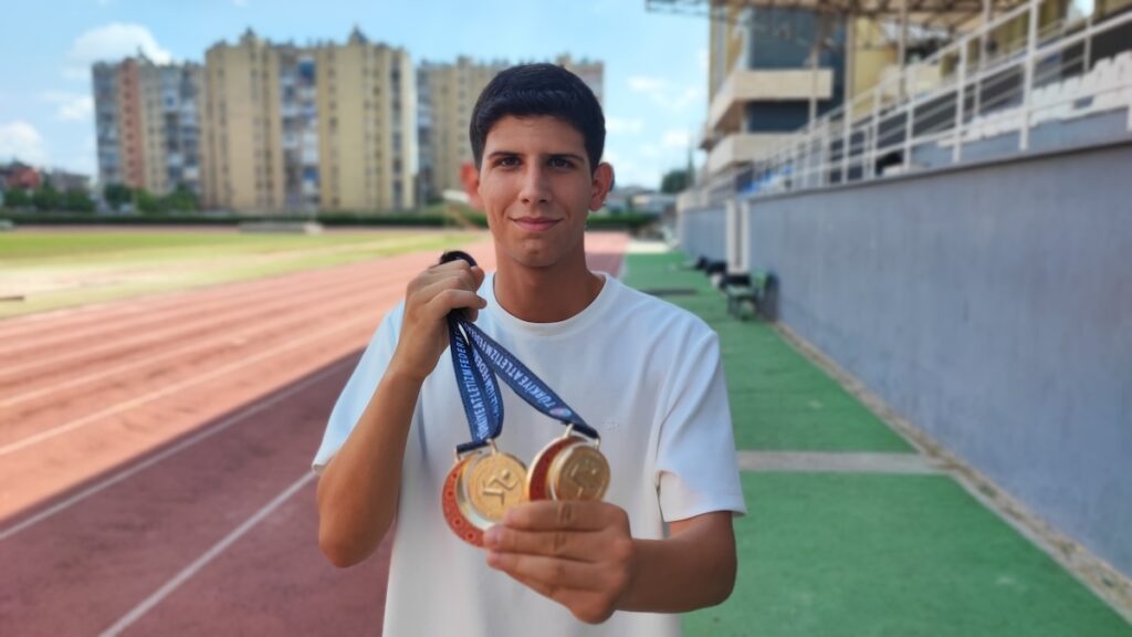 Fünf Meistertitel im Teenager-Alter: 15-jähriger Hürdensprinter opfert alles für das große Ziel Olympia!