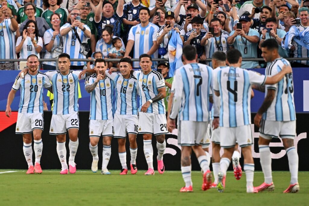Maestro Messi, Magier Mbappe, Hero Haaland: Superstars schießen Argentinien, Frankreich und Norwegen zu WM-Auftaktsiegen