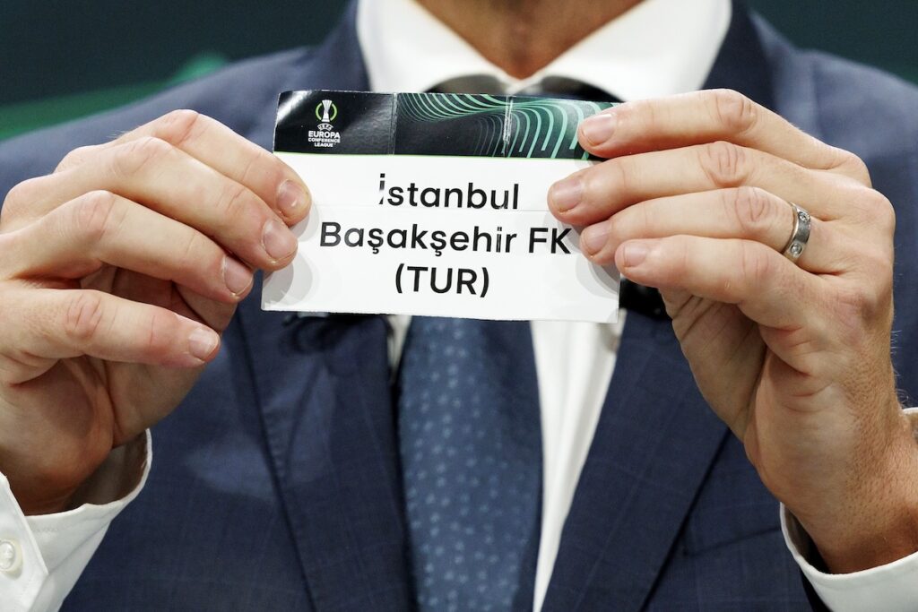 Gegen diese beiden potenziellen Gegner startet Basaksehir im Juli in das Abenteuer Conference League! Gegen diese beiden potenziellen Gegner startet Basaksehir im Juli in das Abenteuer Conference League!