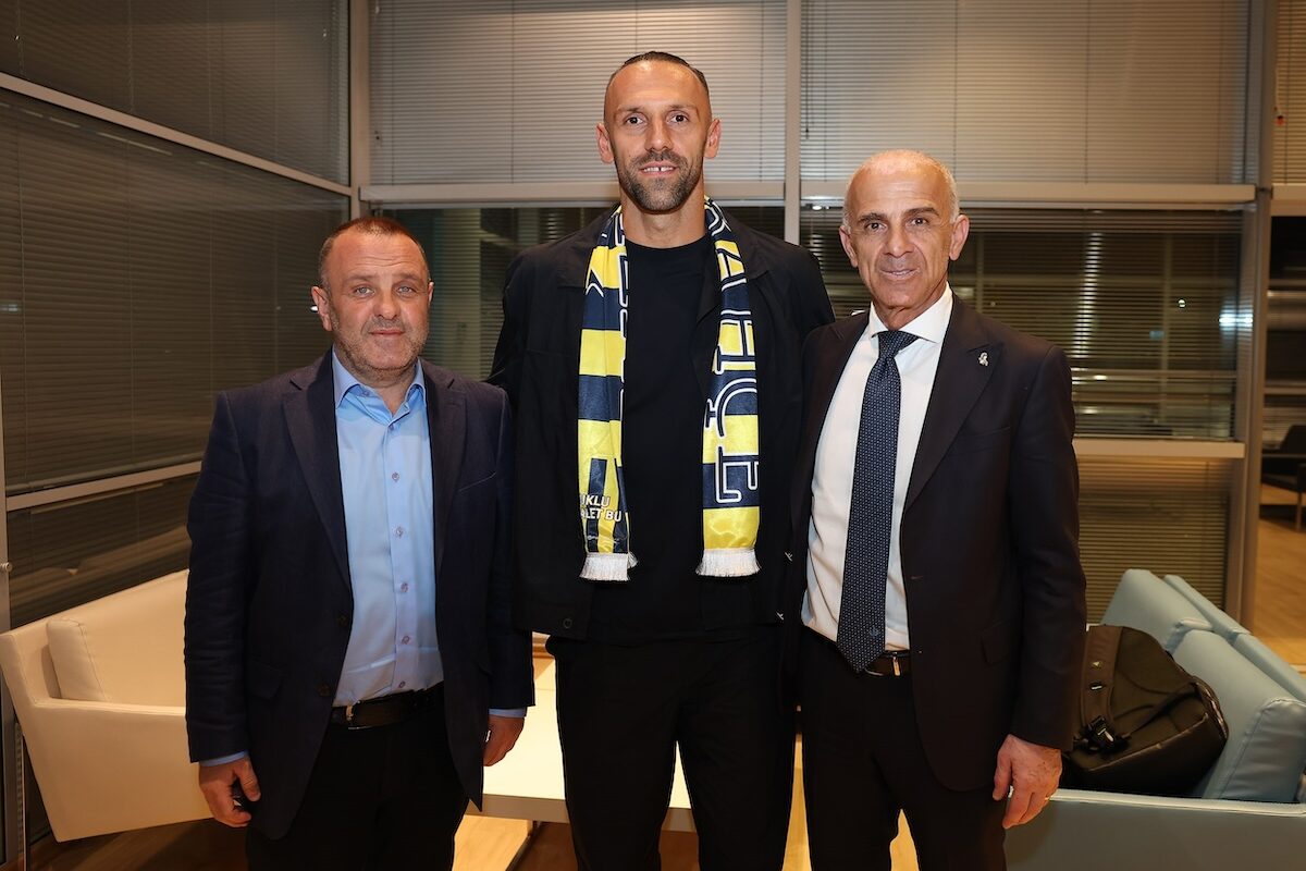 Fenerbahce zündet Transfer-Turbo: Vedat Muriqi in Istanbul eingetroffen
