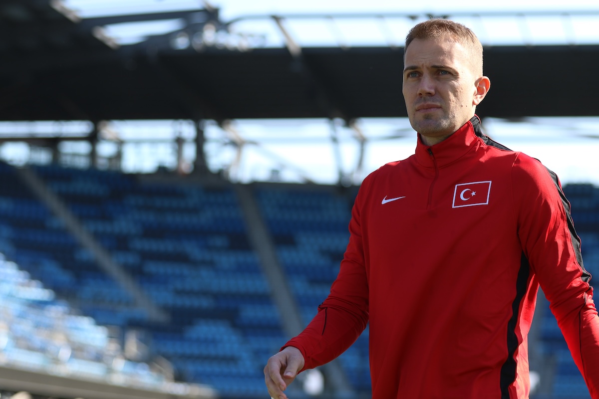 Reaktion auf Australien-Schelte: Torwart-Routinier Mert Günok fordert mehr Spieltempo und bricht eine Lanze für Ugurcan Cakir!