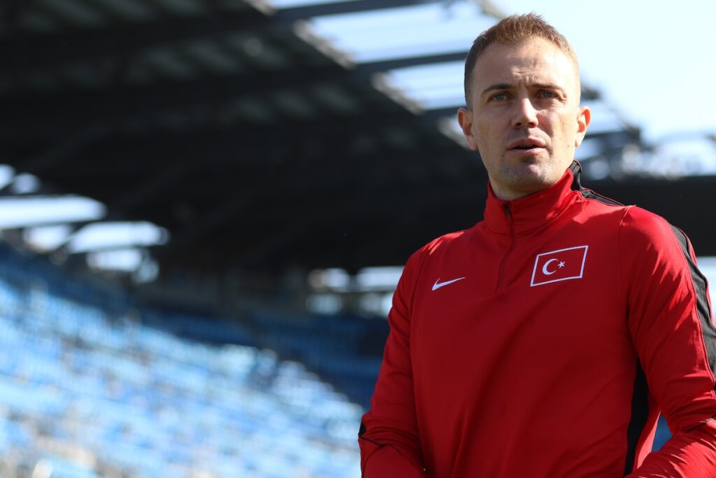 Reaktion auf Australien-Schelte: Torwart-Routinier Mert Günok fordert mehr Spieltempo und bricht eine Lanze für Ugurcan Cakir!