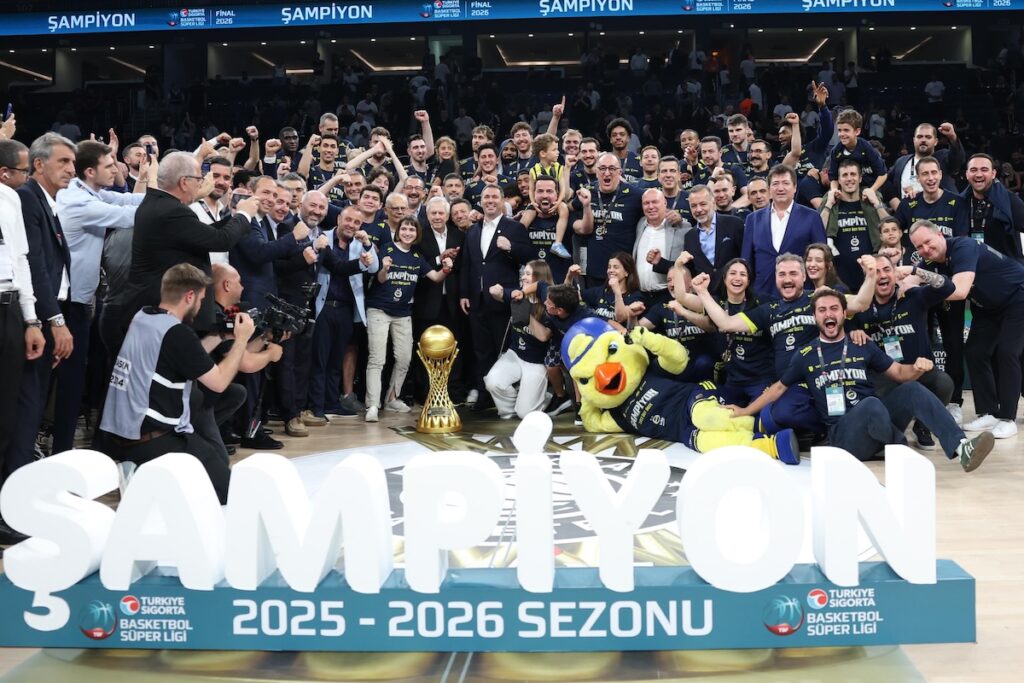 Meister-Dreier in letzter Sekunde! Fenerbahce Beko schockt Besiktas GAIN im Derby-Finale