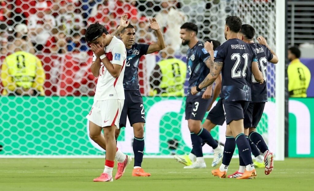 Türkei stürzt nach WM-Aus ins Tal der Tränen – Trainerstab muss Spieler trösten Türkei stürzt nach WM-Aus ins Tal der Tränen – Trainerstab muss Spieler trösten