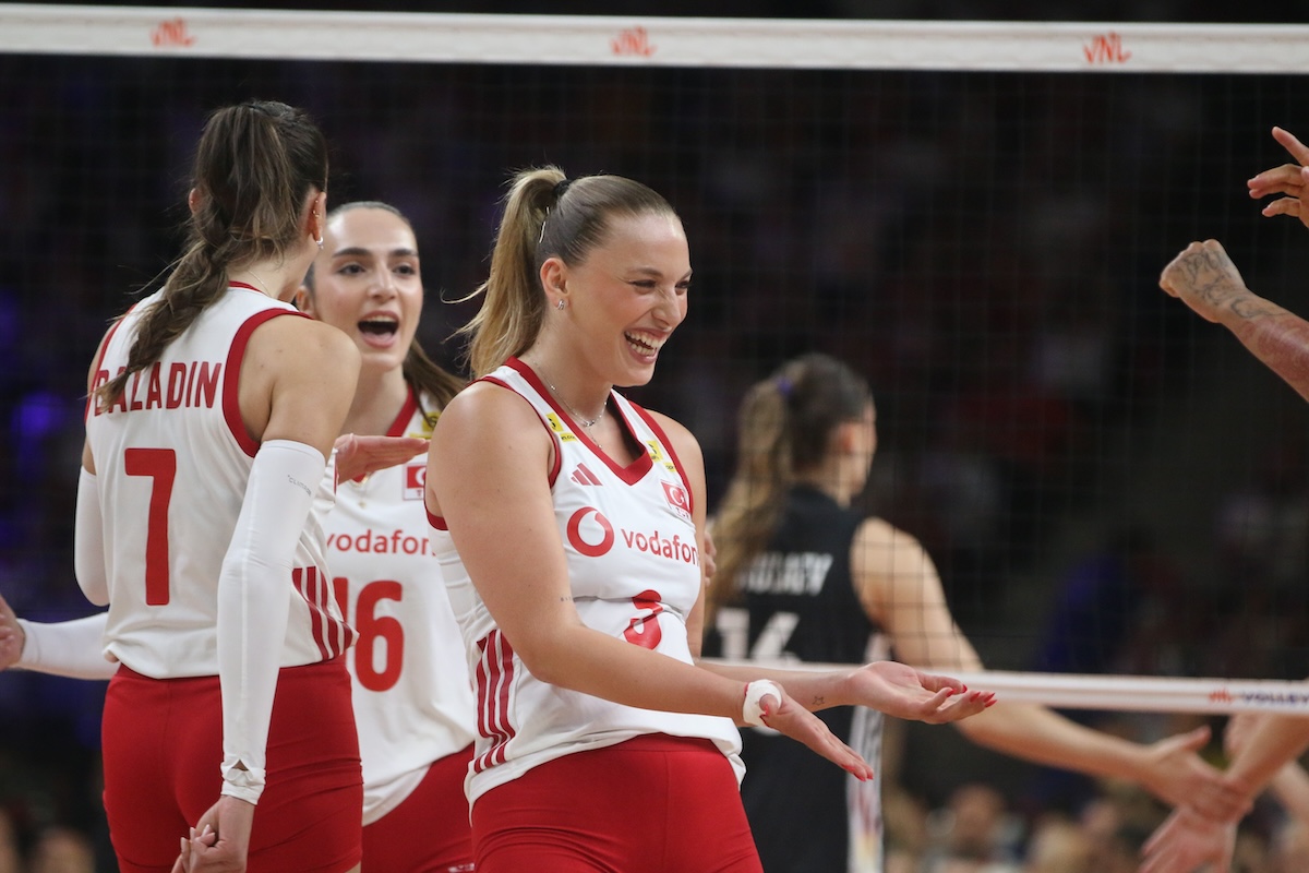 Furioses Comeback! Türkei dreht 0:2-Rückstand und ringt Deutschland im Volleyball-Krimi nieder