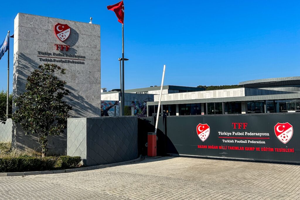 TFF veröffentlicht neue Ausgabenlimits: Galatasaray hängt Fenerbahce und Besiktas deutlich ab TFF veröffentlicht neue Ausgabenlimits: Galatasaray hängt Fenerbahce und Besiktas deutlich ab