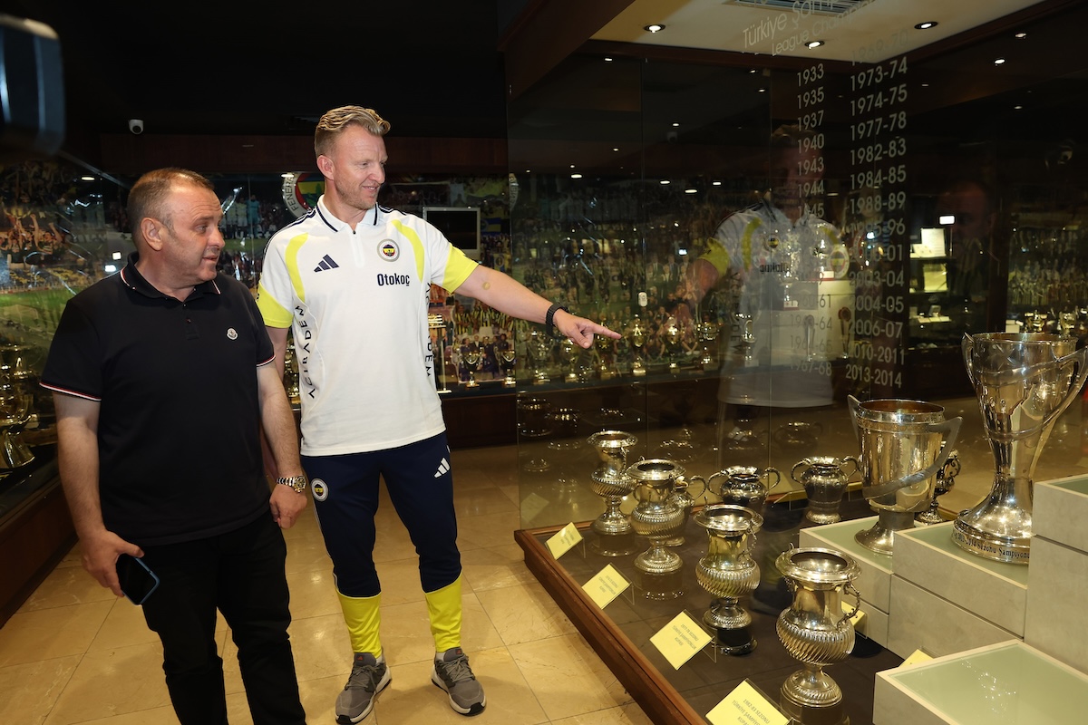 Dirk Kuyt zurück bei Fenerbahce
