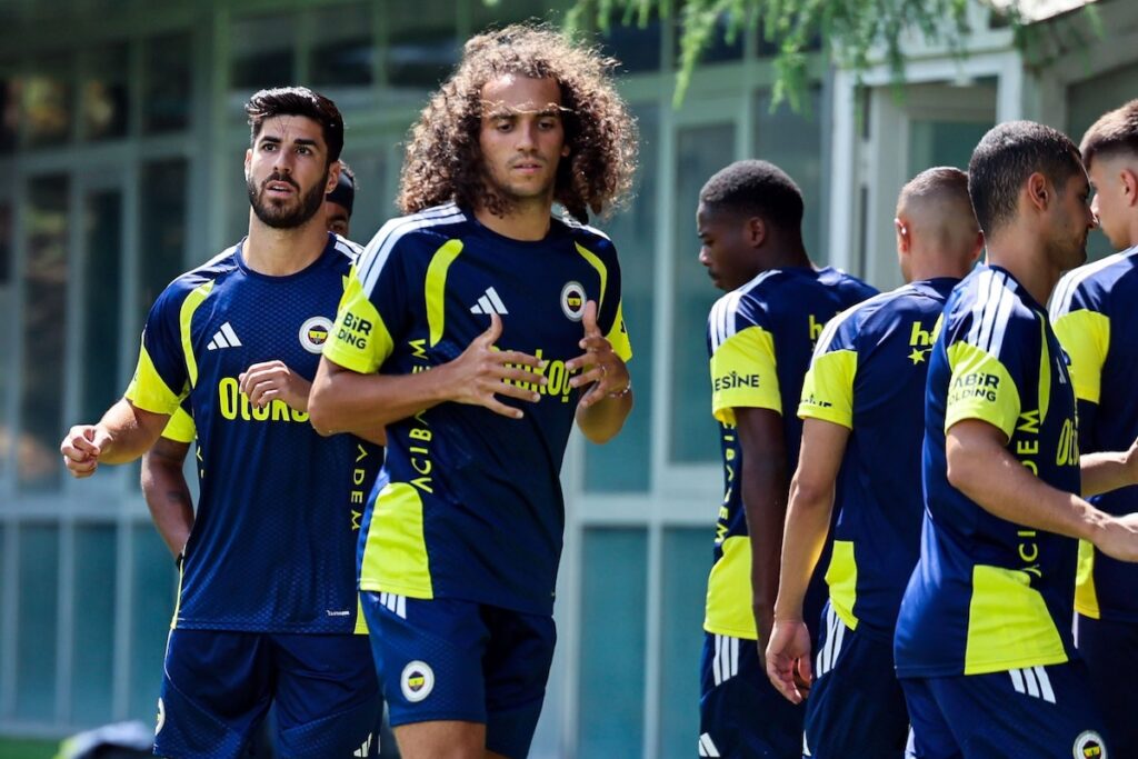Fenerbahce schnappt Besiktas offenbar Wunschspieler Lauriente weg und eröffnet Trainingslager in Österreich