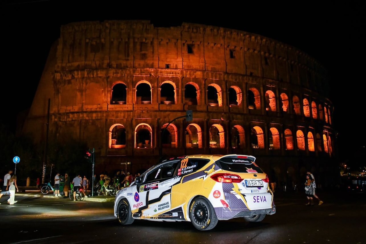 Motorsport-Sensation in Rom: Kübra Denizci Keskin triumphiert mit Handgas und feiert doppelten Podestplatz!