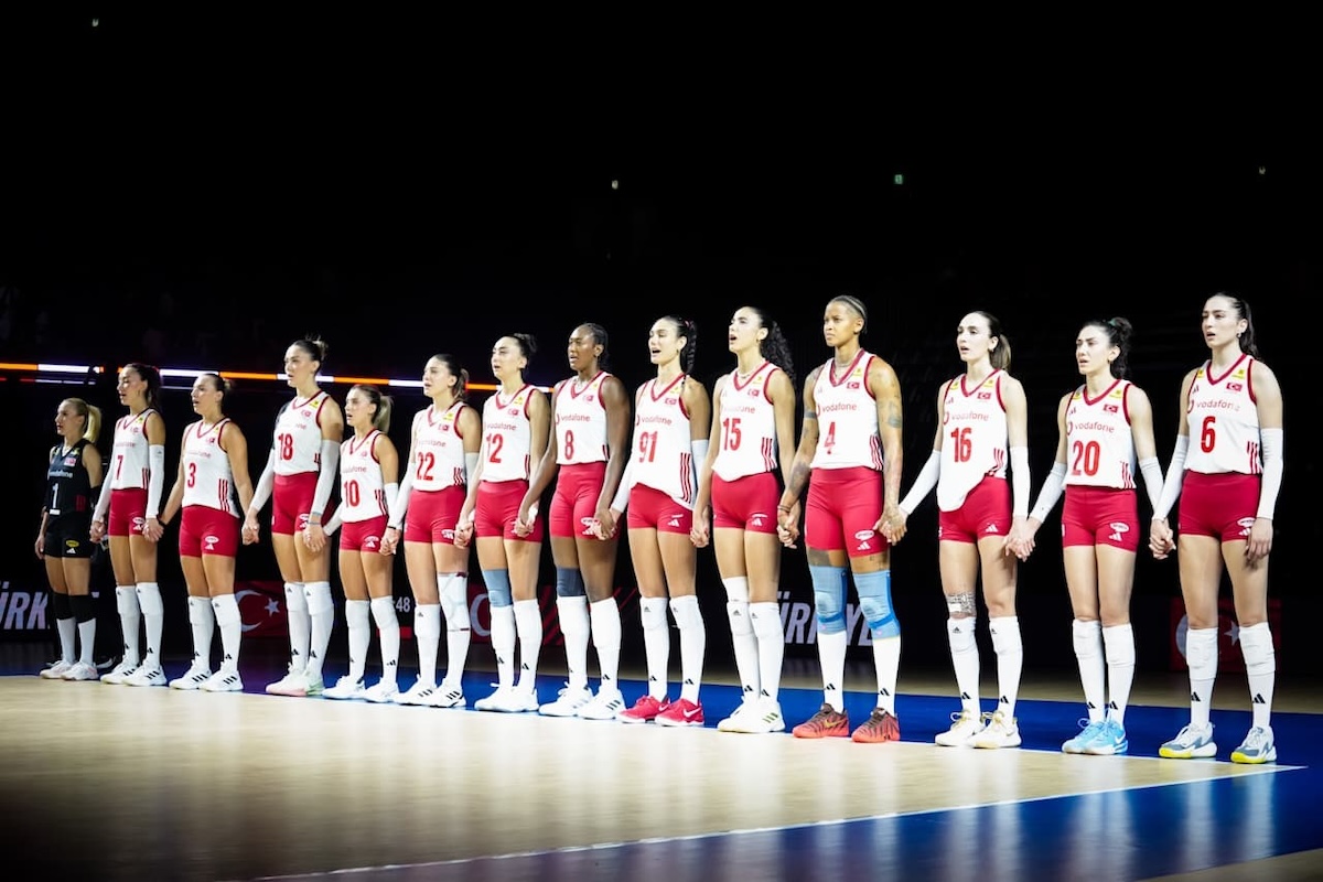 Erfolgreicher Auftakt in Osaka: Türkische Volleyballerinnen bezwingen Polen nach packendem Schlagabtausch!