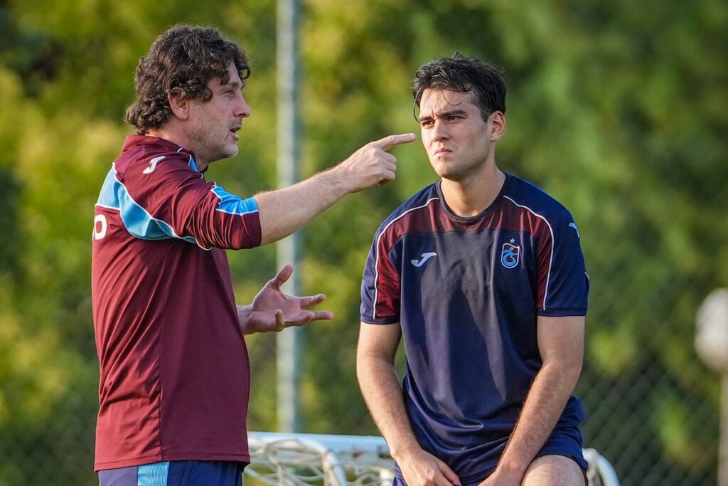 Trabzonspor gibt Zahlen zum Aral Simsir-Deal bekannt – Spieler steigt ins Training ein Trabzonspor gibt Zahlen zum Aral Simsir-Deal bekannt – Spieler steigt ins Training ein