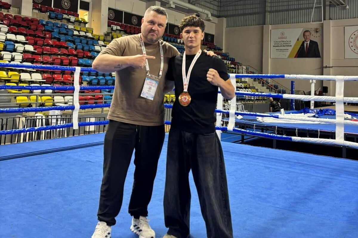 Kenan Sahin aus Salihli wird türkischer Kickbox-Meister und kämpft in Italien bei Junioren-WM