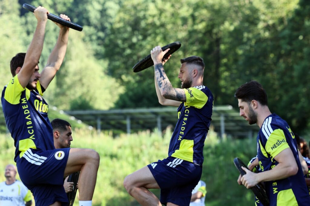Erzwungener Radikalschnitt wegen TFF-Regel: Verkaufsliste von Fenerbahce umfasst neun Spieler Erzwungener Radikalschnitt wegen TFF-Regel: Verkaufsliste von Fenerbahce umfasst neun Spieler