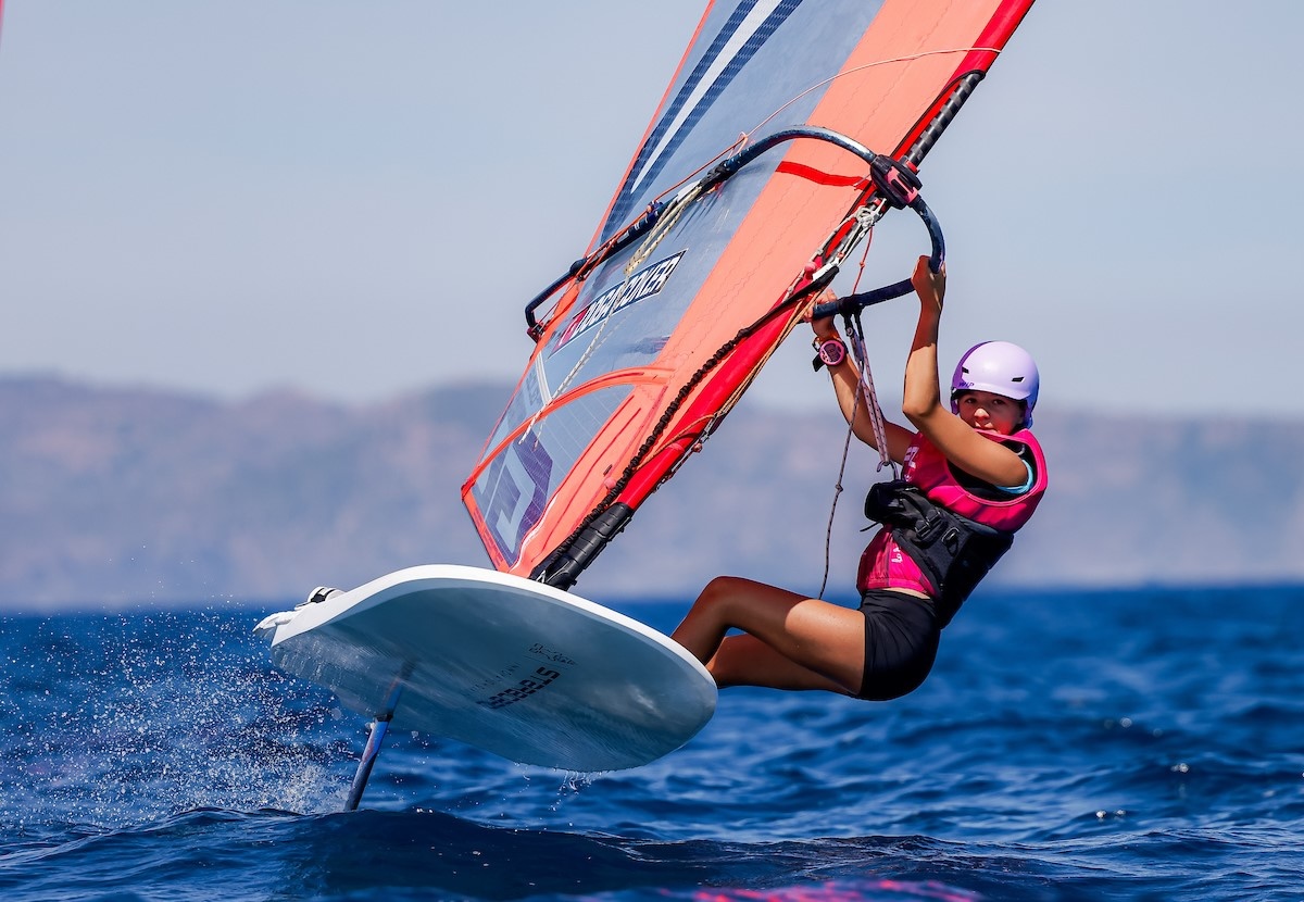 Sonniger Goldregen in Spanien: Windsurf-Nachwuchs aus Izmir stürmt den WM-Thron!