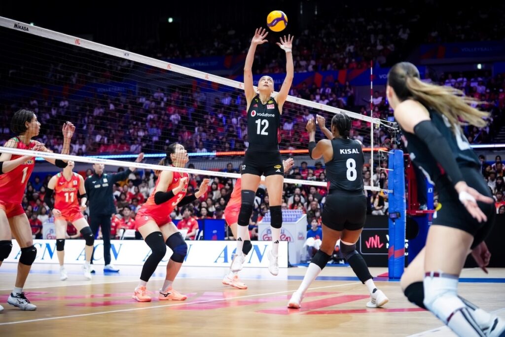 Die türkische Frauen-Volleyballnationalmannschaft steht zum achten Mal in Folge im Finale der Nations League Die türkische Frauen-Volleyballnationalmannschaft steht zum achten Mal in Folge im Finale der Nations League