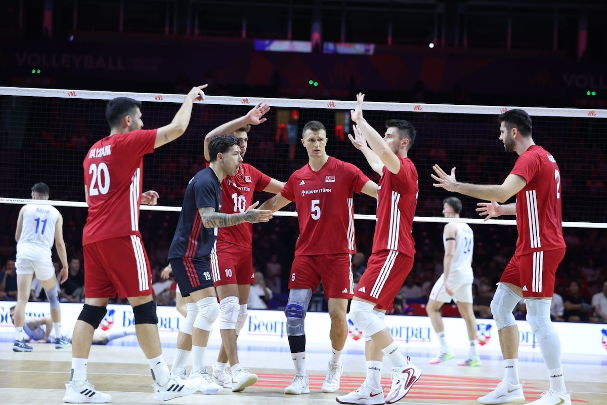 Souveräner Dreisatzsieg in Belgrad: Türkische Volleyballer überrollen Gastgeber Serbien mit 3:0