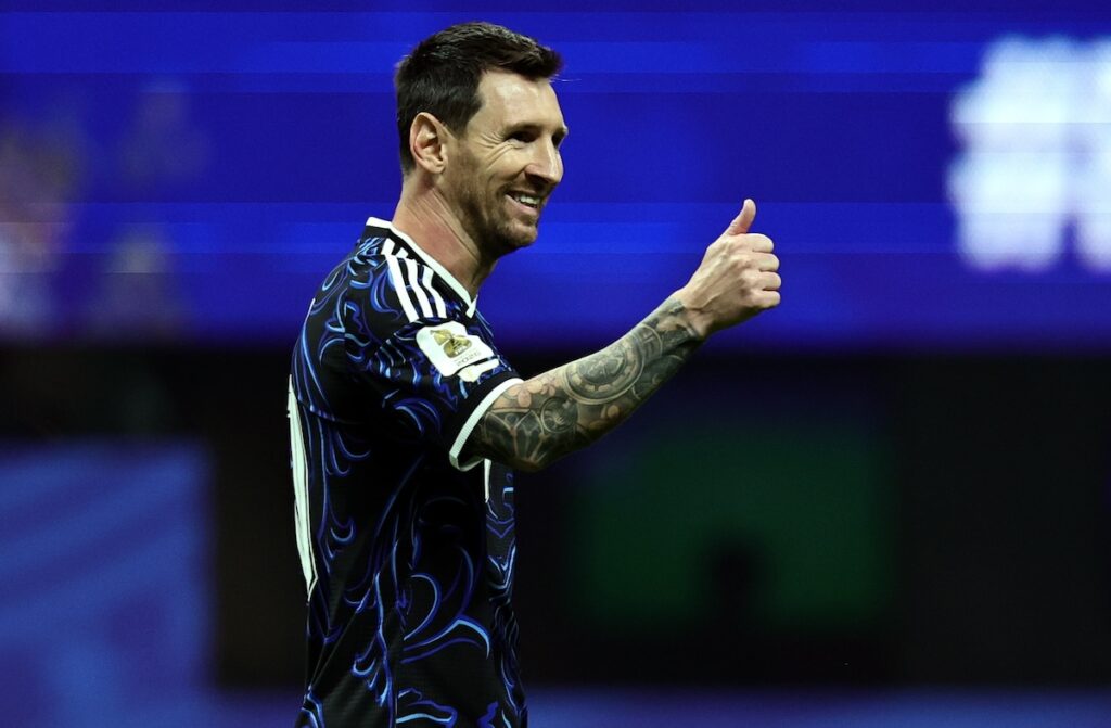 Südamerikanische Ekstase in der Nachspielzeit: Messi-Gala reißt Englands Final-Traum in Stücke!