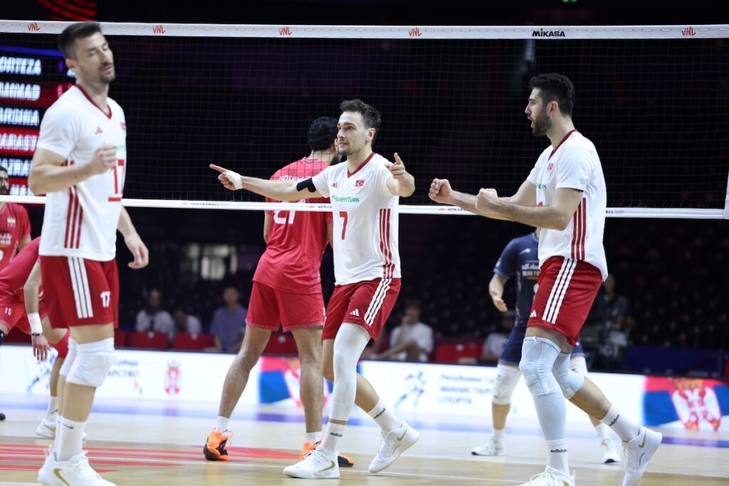 Historischer Erfolg: Türkische Volleyball-Nationalmannschaft erreicht erstmals das Viertelfinale der Nations League Historischer Erfolg: Türkische Volleyball-Nationalmannschaft erreicht erstmals das Viertelfinale der Nations League