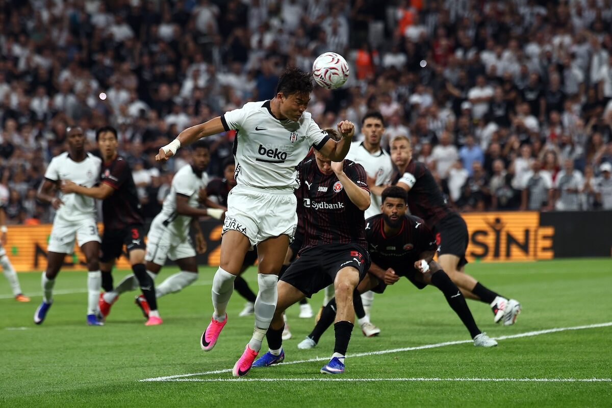 Zielgerichteter Auftakt in der Europa League-Quali: Kökcü schießt Besiktas zum Hinspielsieg gegen Midtjylland