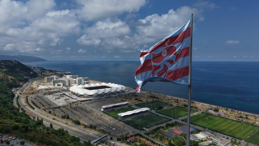 Euphorie bei Trabzonspor: Fans knacken 25.000-Dauerkartenmarke – Präsident Dogan bedankt sich Euphorie bei Trabzonspor: Fans knacken 25.000-Dauerkartenmarke – Präsident Dogan bedankt sich