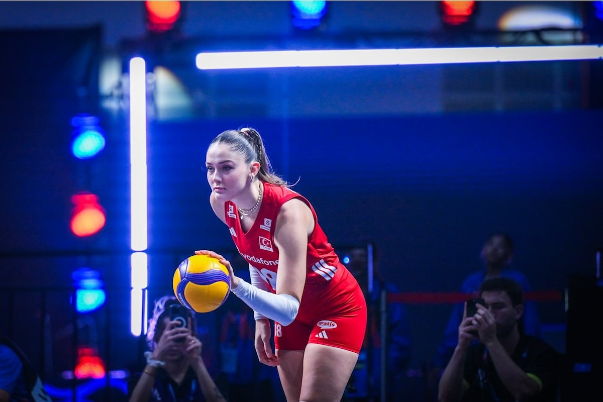 Zweiter Titelgewinn winkt: Türkische Volleyballerinnen schlagen China mit 3:0 und stehen im VNL-Finale