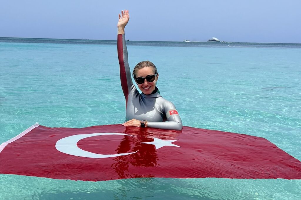 Triumph im offenen Meer: Sahika Ercümen holt doppeltes Gold bei den türkischen Freitauch-Meisterschaften