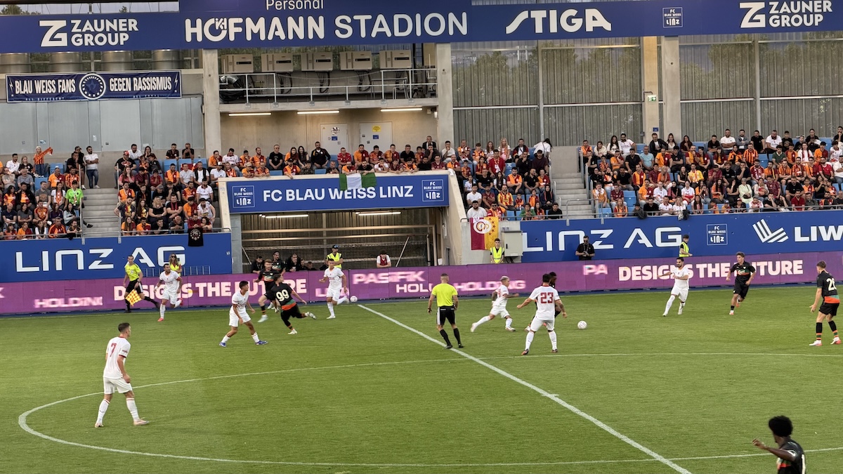 Galatasaray kassiert 0:3-Testspielpleite gegen Venedig: Okan Buruk spricht Klartext zu Transfers und Abwehr-Patzer