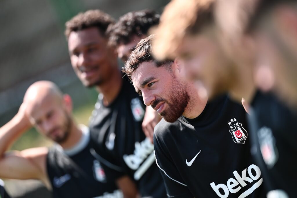 Kapitänsentscheidung mit Kökcü vor dem Stadtduell: Besiktas setzt auf bewährte Prämien-Tradition