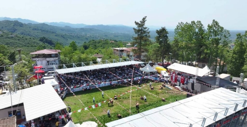 Jahrhundertealte Tradition in Terme: Top-Ringer kämpfen am Sonntag um den Goldenen Gürtel Jahrhundertealte Tradition in Terme: Top-Ringer kämpfen am Sonntag um den Goldenen Gürtel