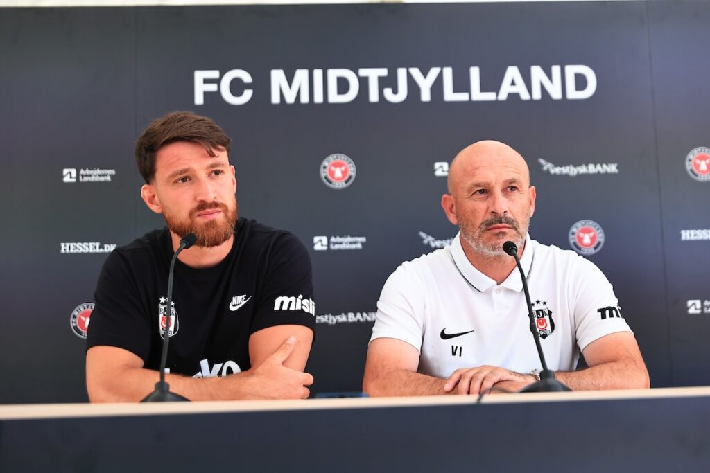 Besiktas-Trainer Italiano und Neuzugang Özcan schwören Team auf kritisches Midtjylland-Rückspiel ein