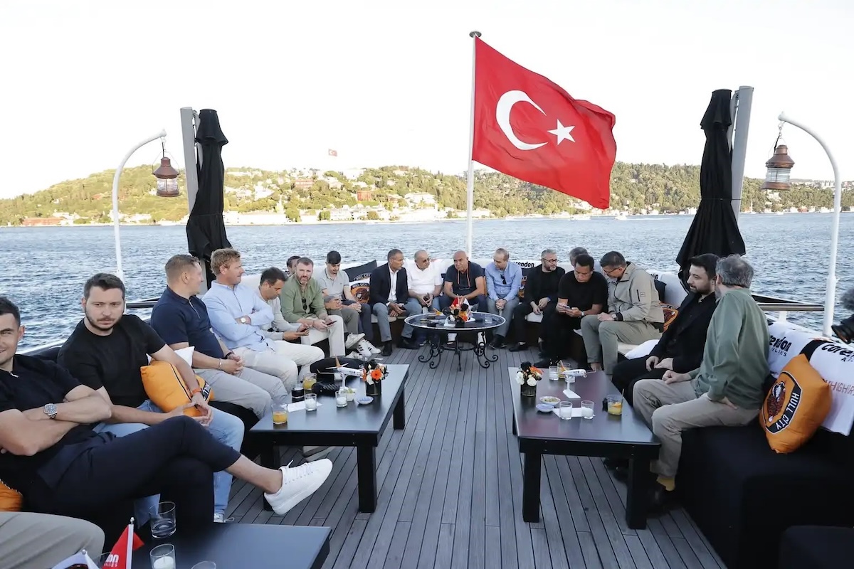 Aufstiegsparty auf dem Bosporus: Acun Ilicali bittet Premier-League-Rückkehrer Hull City aufs Luxusschiff