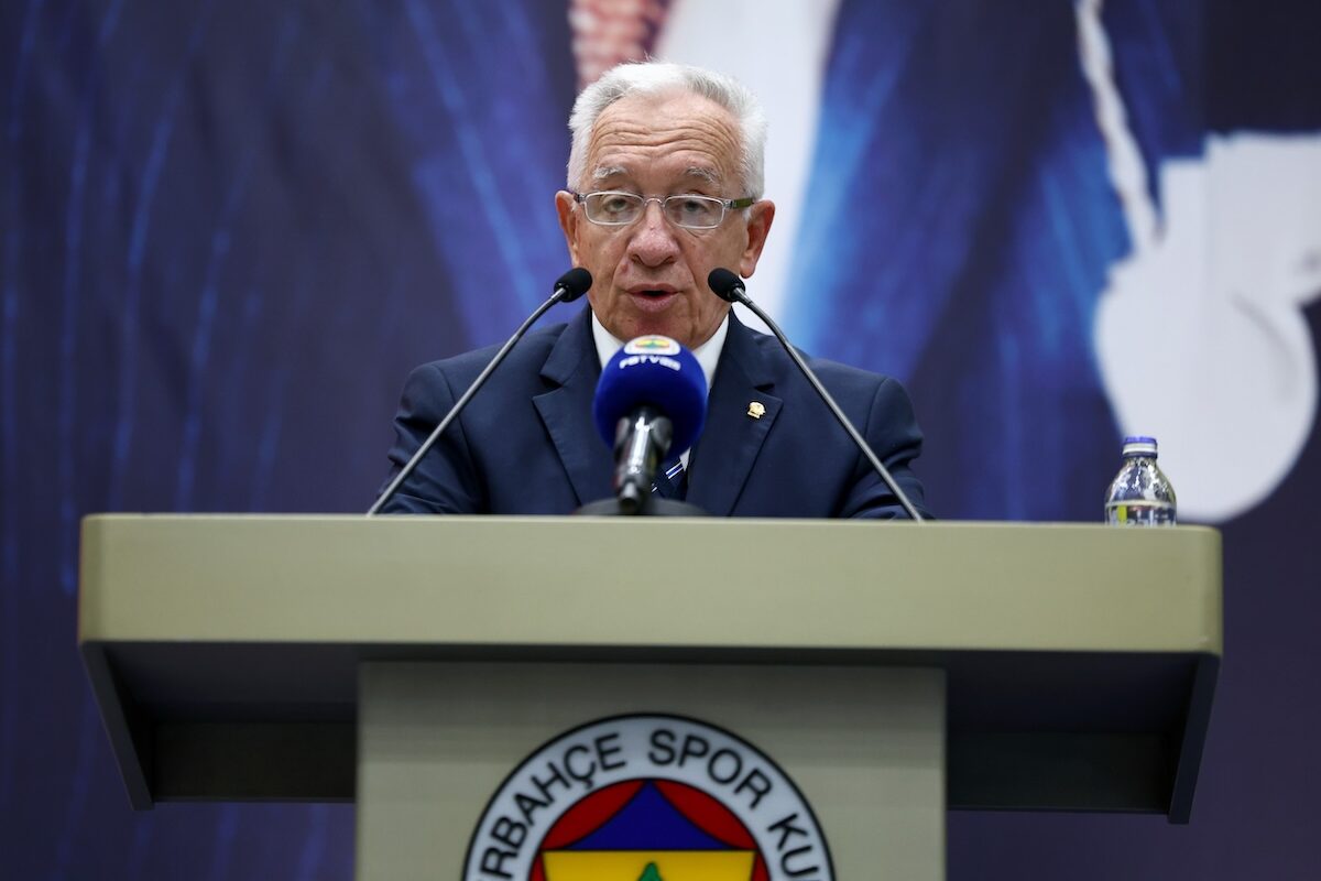 Fenerbahce-Präsident Aziz Yildirim kündigt Stürmer-Transfer an und droht Social-Media-Hatern – Schuldenstand veröffentlicht
