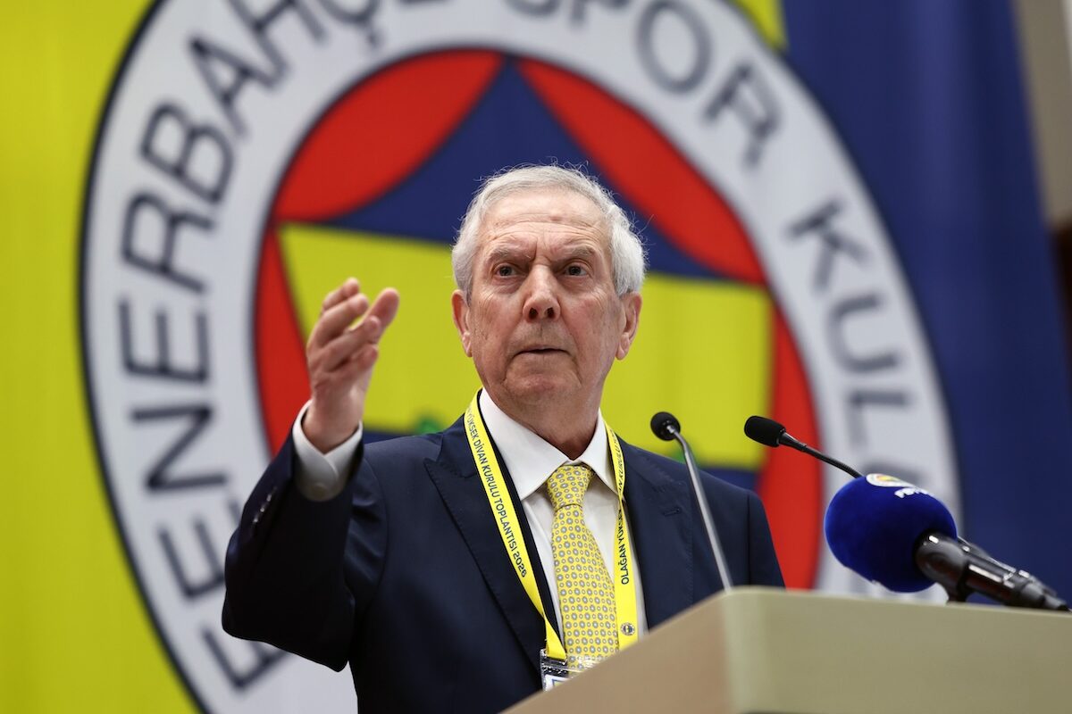 Fenerbahce-Präsident Aziz Yildirim kündigt Stürmer-Transfer an und droht Social-Media-Hatern – Schuldenstand veröffentlicht