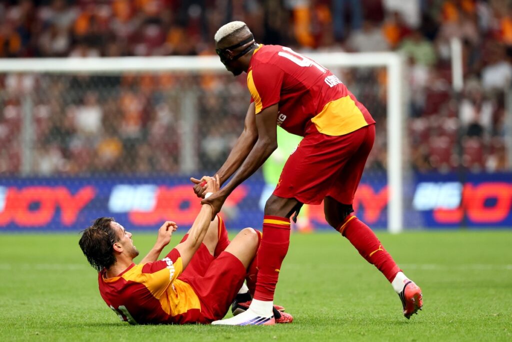 Sorgenfalten bei Galatasaray: Defensiv-Schwäche, Fan-Transfer-Unmut und klare Worte von Okan Buruk