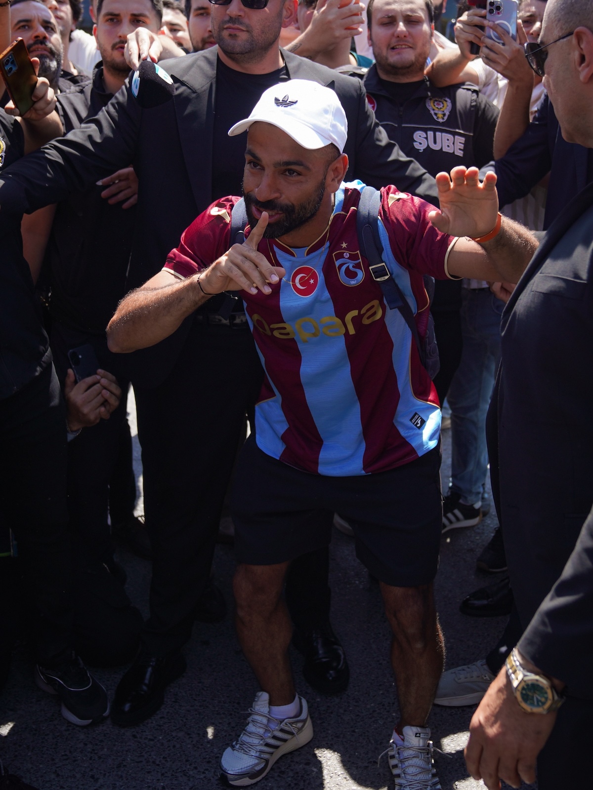 Frenetischer Empfang in Istanbul: Mohamed Salah gelandet – Präsident Ertugrul Dogan spricht Klartext zum Transfer