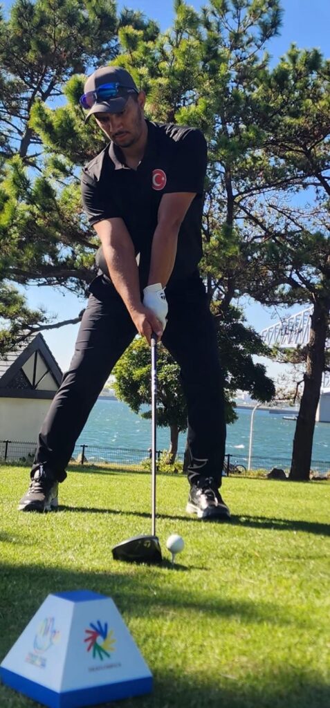 Mit Schwung nach Schweden: Türkischer Golfer Mehmet Yavuz greift bei der Gehörlosen-WM an