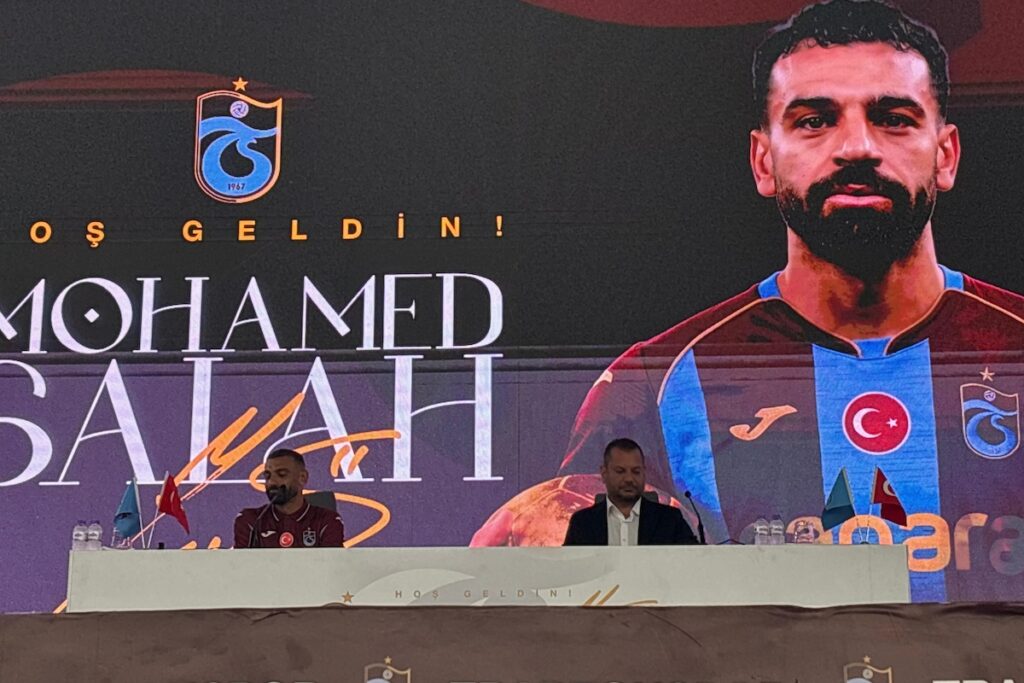 Gänsehaut-Empfang vor 30.000 Fans: Mohamed Salah unterschreibt bei Trabzonspor und verspricht Titel