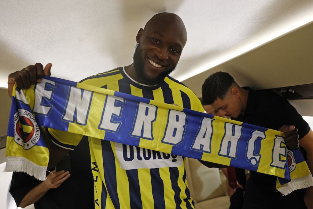 Neuzugang schlägt in Istanbul auf: Romelu Lukaku verzichtet auf Millionen für Fenerbahce-Wechsel Neuzugang schlägt in Istanbul auf: Romelu Lukaku verzichtet auf Millionen für Fenerbahce-Wechsel