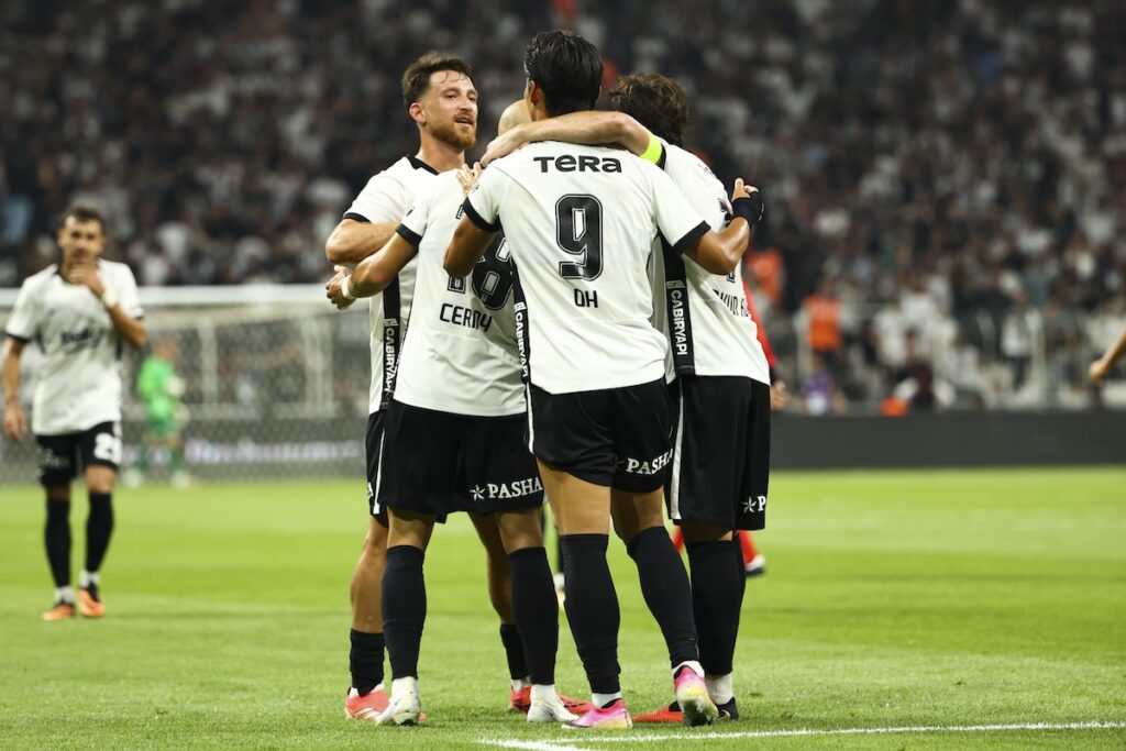 Playoff-Einzug perfekt: Besiktas besiegt Hradec Kralove und jubelt über Trossard-Debüt
