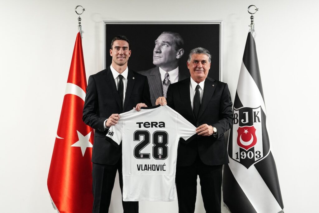 Serbischer Stürmerstar Dusan Vlahovic wird zum 204. Legionär von Besiktas Serbischer Stürmerstar Dusan Vlahovic wird zum 204. Legionär von Besiktas