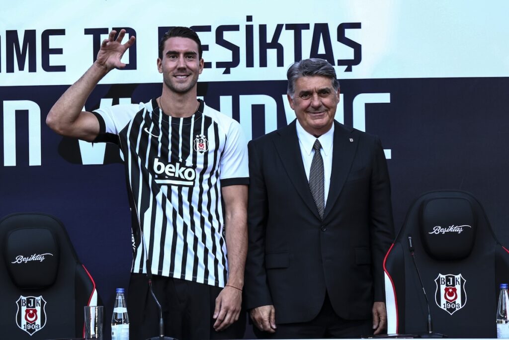 Nach Vlahovic-Coup: Besiktas nimmt Serie-A-Star ins Visier, verabschiedet Klublegende und gibt zwei Abgänge bekannt