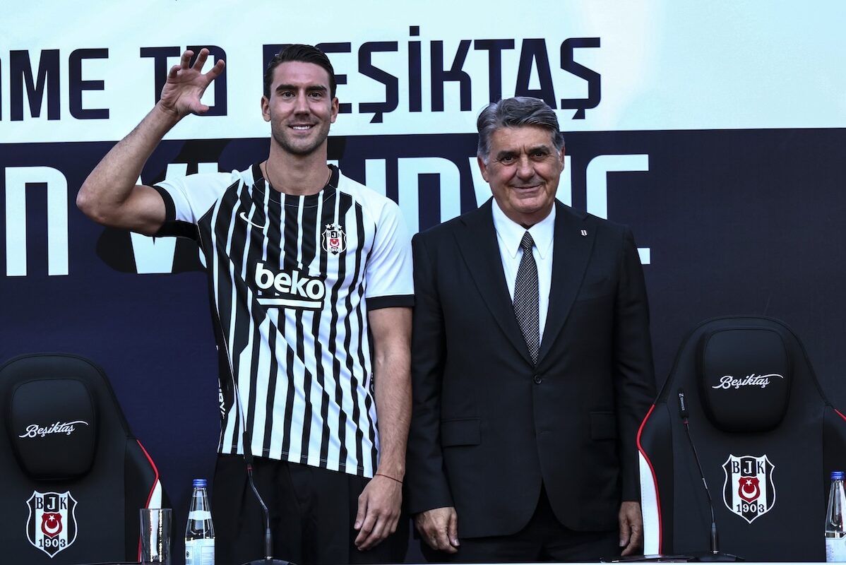 20.000 Besiktas-Fans feiern frenetisch neuen Star – Dusan Vlahovic gibt Takt vor: „Seid ihr bereit? Es geht los!“