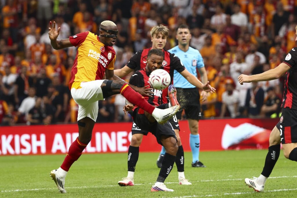 Dämpfer zum Saisonauftakt: Osimhen rettet Galatasaray einen Punkt gegen dezimierten Aufsteiger Corum FK Dämpfer zum Saisonauftakt: Osimhen rettet Galatasaray einen Punkt gegen dezimierten Aufsteiger Corum FK