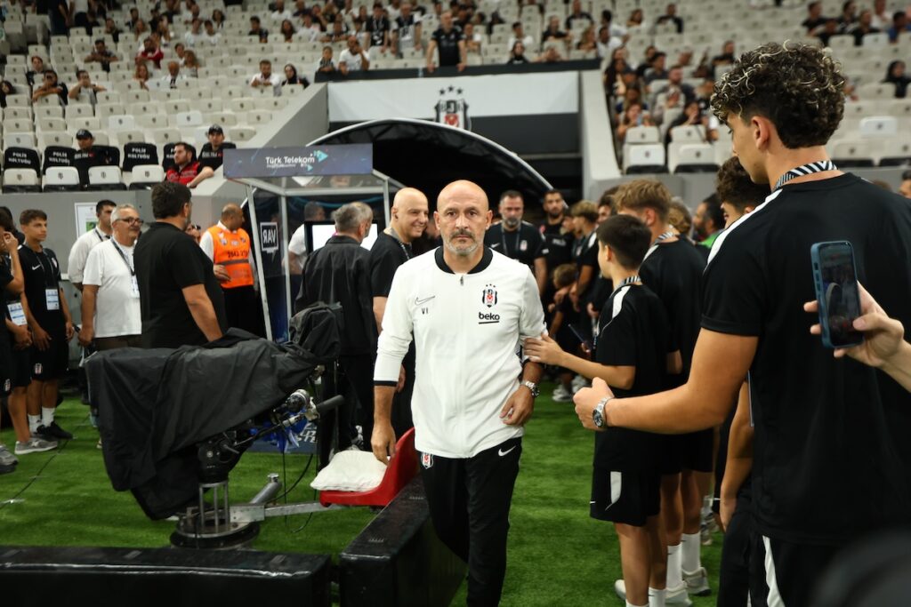 Nach erfolgreichem Besiktas-Liga-Auftakt: Italiano lobt Teamgeist und kündigt Vlahovic-Debüt an Nach erfolgreichem Besiktas-Liga-Auftakt: Italiano lobt Teamgeist und kündigt Vlahovic-Debüt an