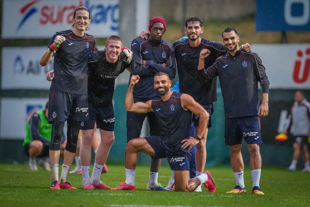 Fatih Tekke debütiert auf europäischer Bühne: Trabzonspor mit Salah in EL-Playoffs gegen Ferencvaros Fatih Tekke debütiert auf europäischer Bühne: Trabzonspor mit Salah in EL-Playoffs gegen Ferencvaros
