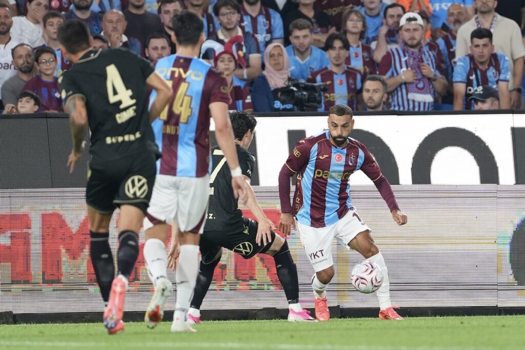 Herber Rückschlag im Europapokal: Trabzonspor unterliegt Ferencvaros und kassiert späten Platzverweis